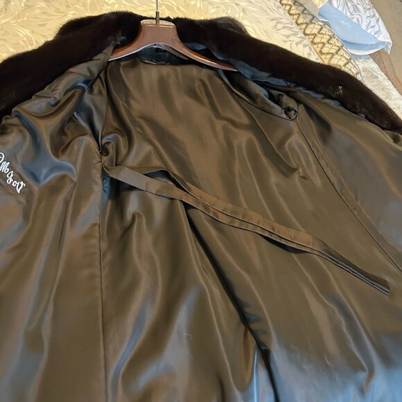 **LUXURY LISTING — VINTAGE FEMALE MAHOGANY MINK COAT-SZ S/M - Picture 6 of 7